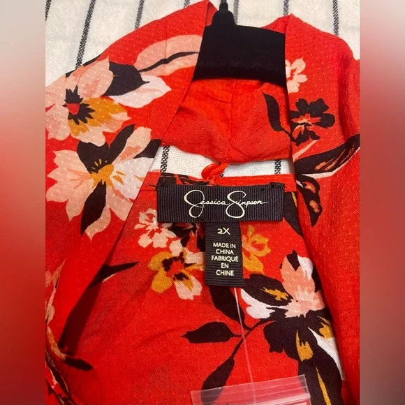 Jessica Simpson Fiery Red Sporadic Blooms Dazed
Twilly Necktie Top Size 2X - Picture 7 of 7